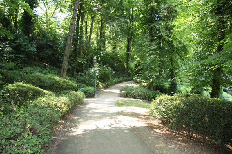 Path that circling around Abbaye de la Cambre